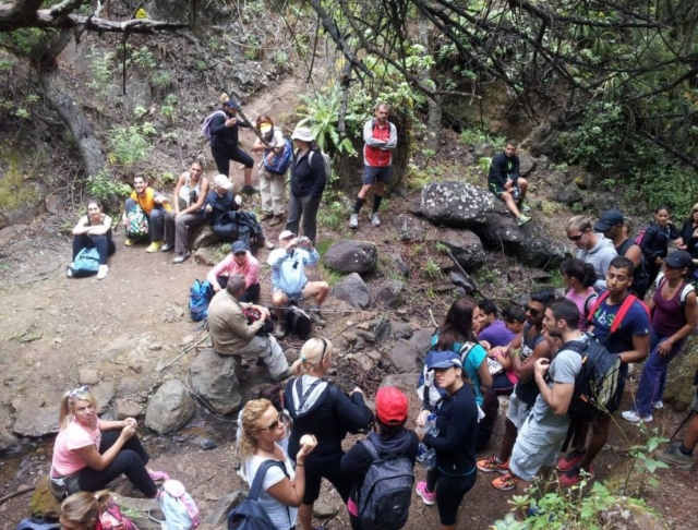  在 Lagunetas 徒步旅行 